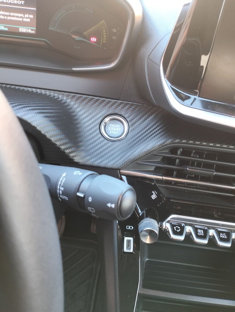 Peugeot e208 active