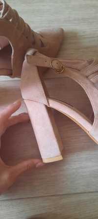 Жіночі туфлі від loretta