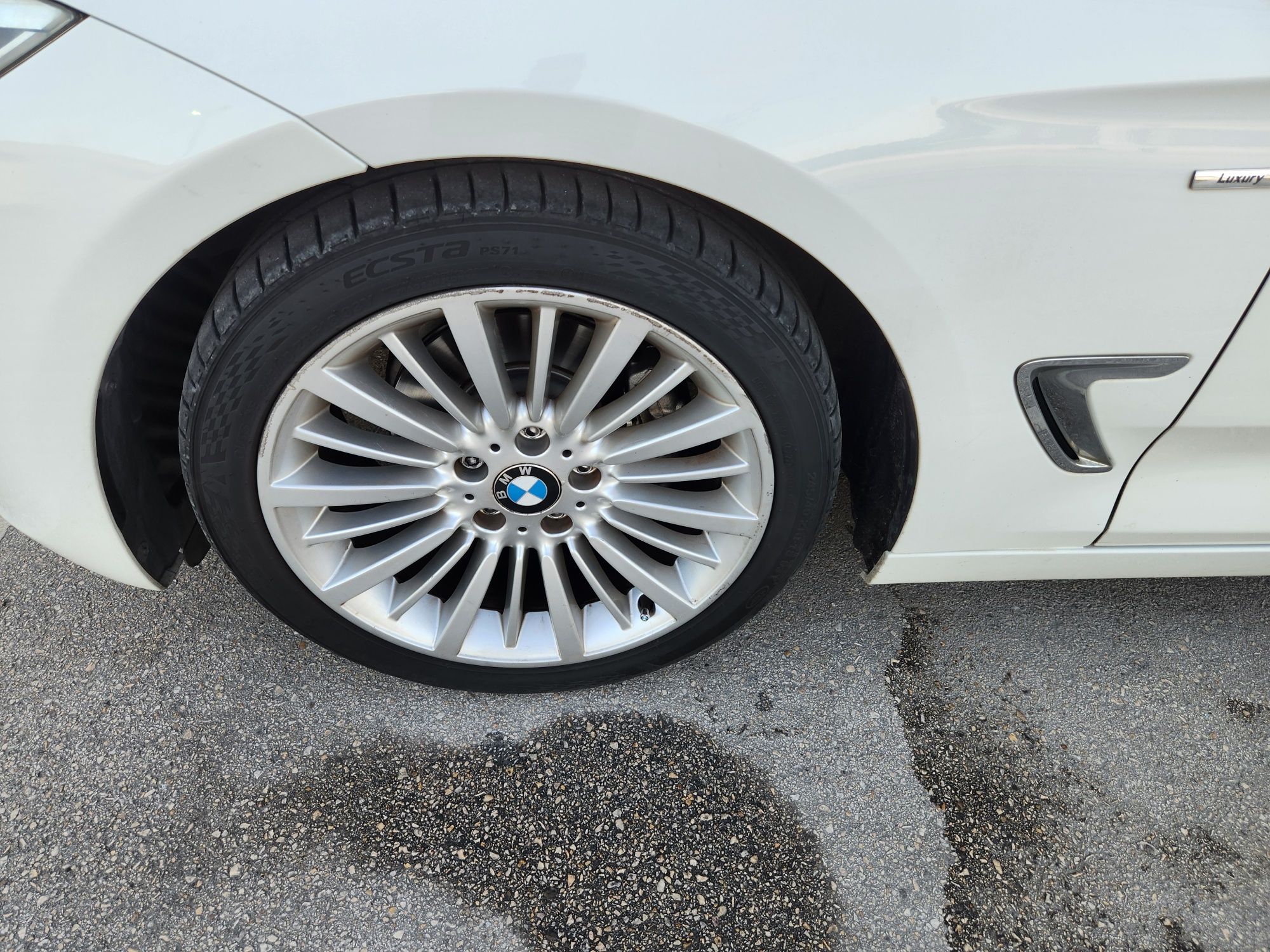 BMW 318 GT 2013 Luxury