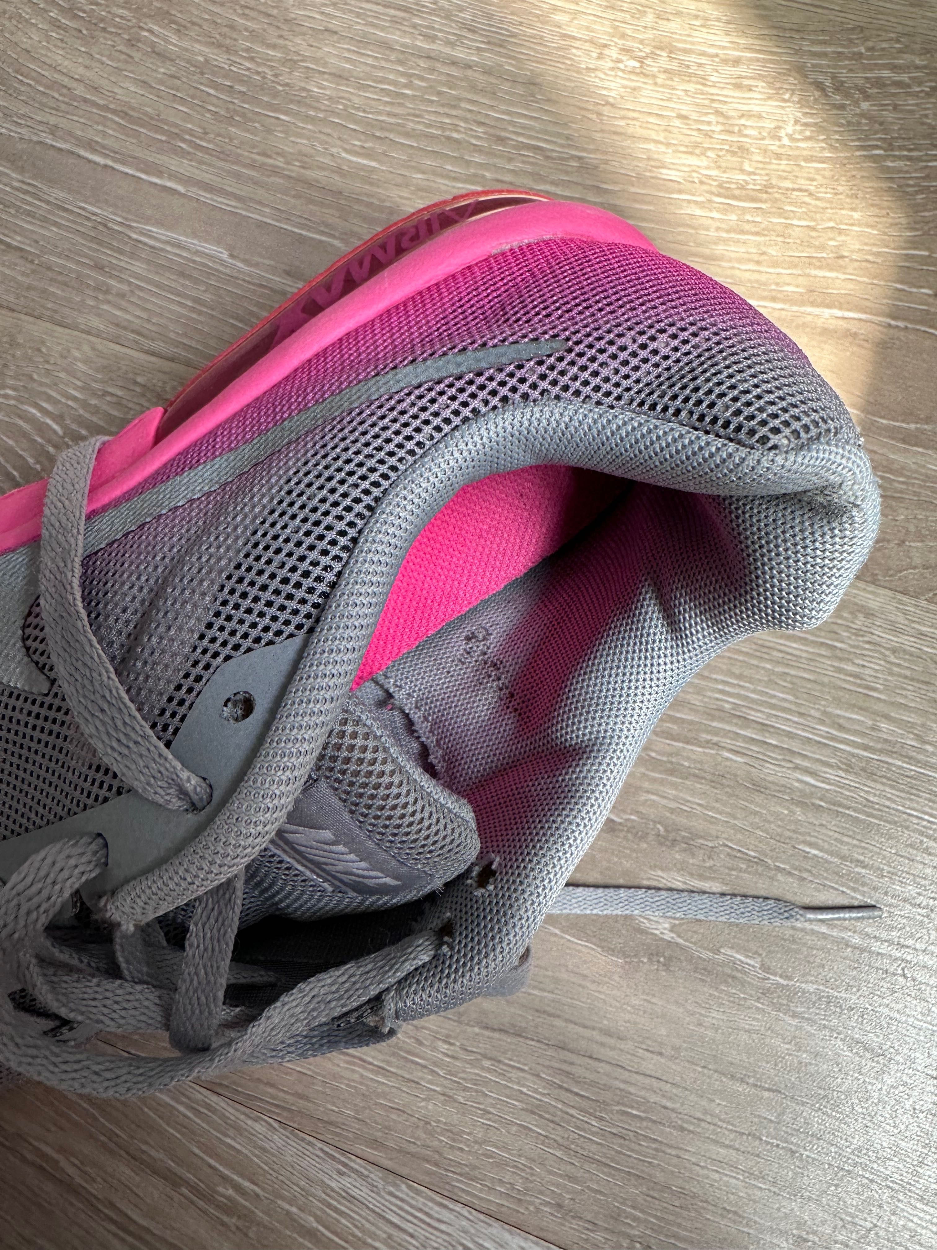 Оригінальні кросівки NIKE