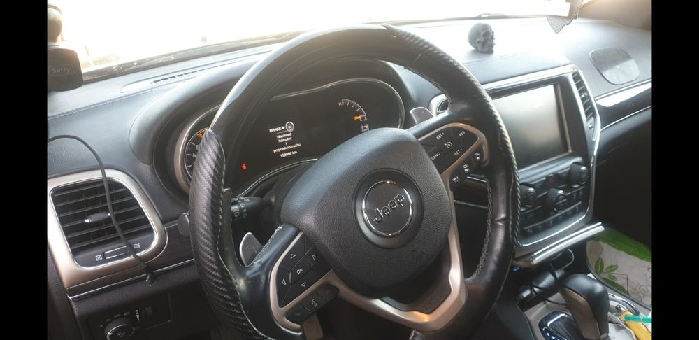 Jeep grand cherokee wk2 5.7