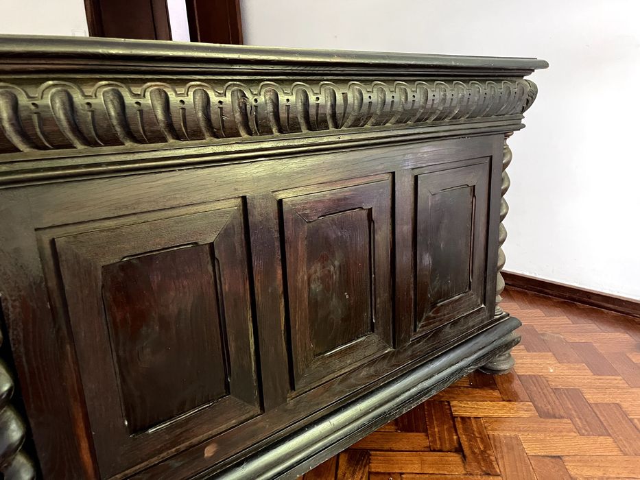 Secretária de centro, muito antiga e em ótimo estado