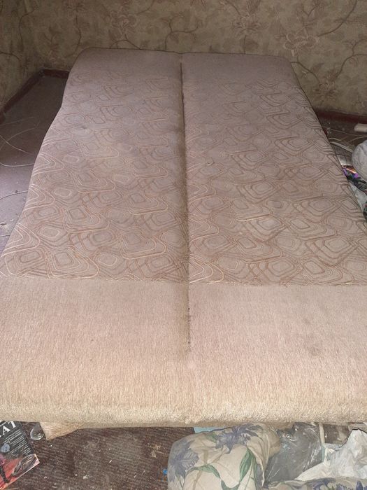 Диван книжка в нормальном состоянии