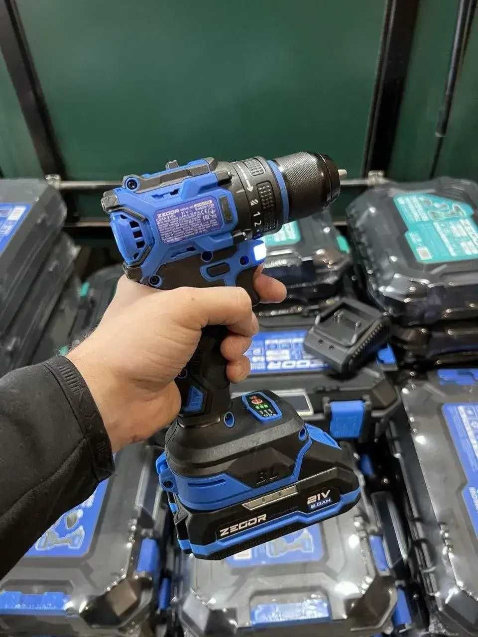Шуруповерт аккумуляторный бесщеточный ZEGOR CDAX-21BL (50Нм, 2акб 2Ач)