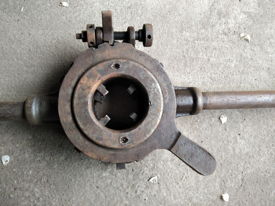 Клупп для нарезки резьбы, труборез