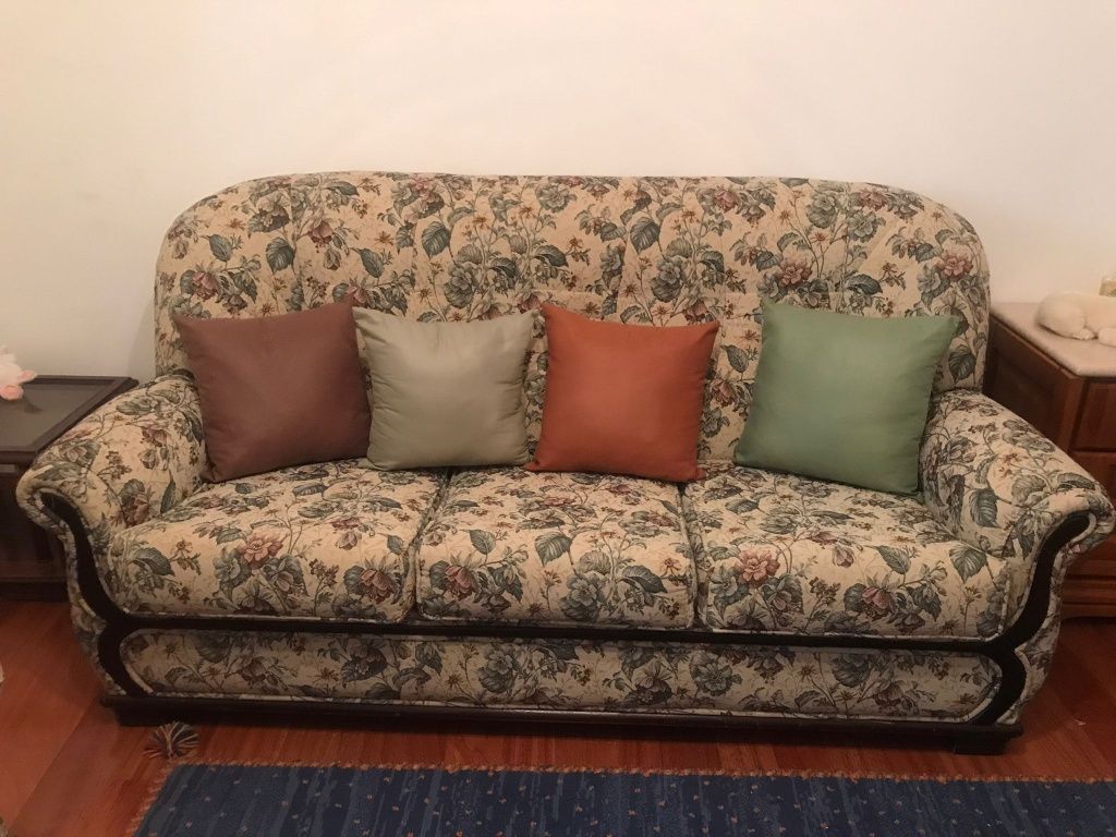 Sofá cama 3 lugares + 2 cadeirões individuais