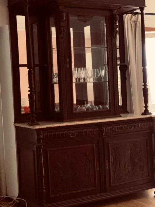 Cristaleira antiga em óptimo estado!