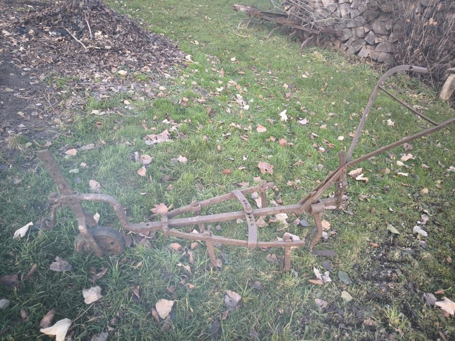 Obsypnik  konny do rządków ziemniaków wraz z opylaczem konnym