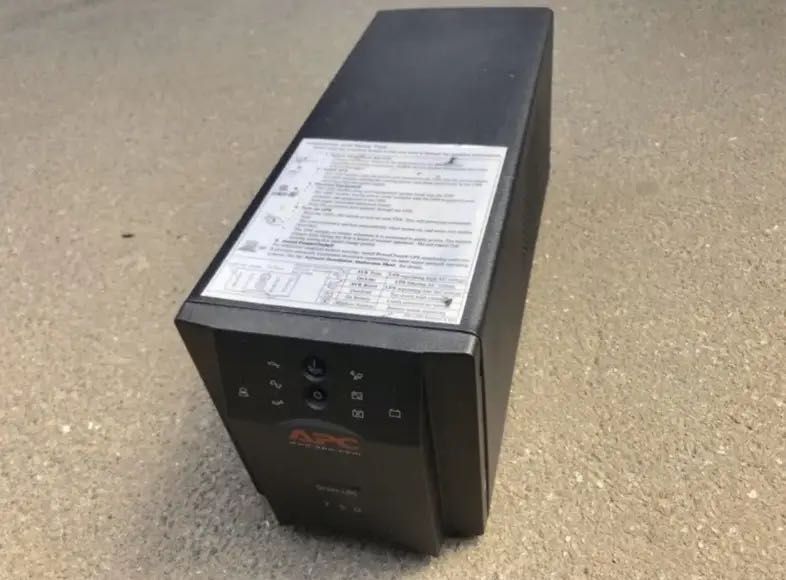 ДБЖ APC Smart-UPS 750VA (SUA750I, правильна "чиста" синусоїда)