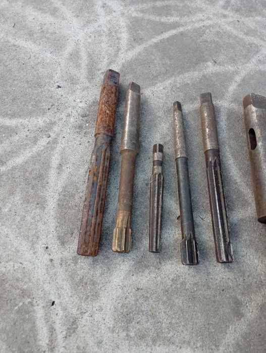 Продам токарні інструменти