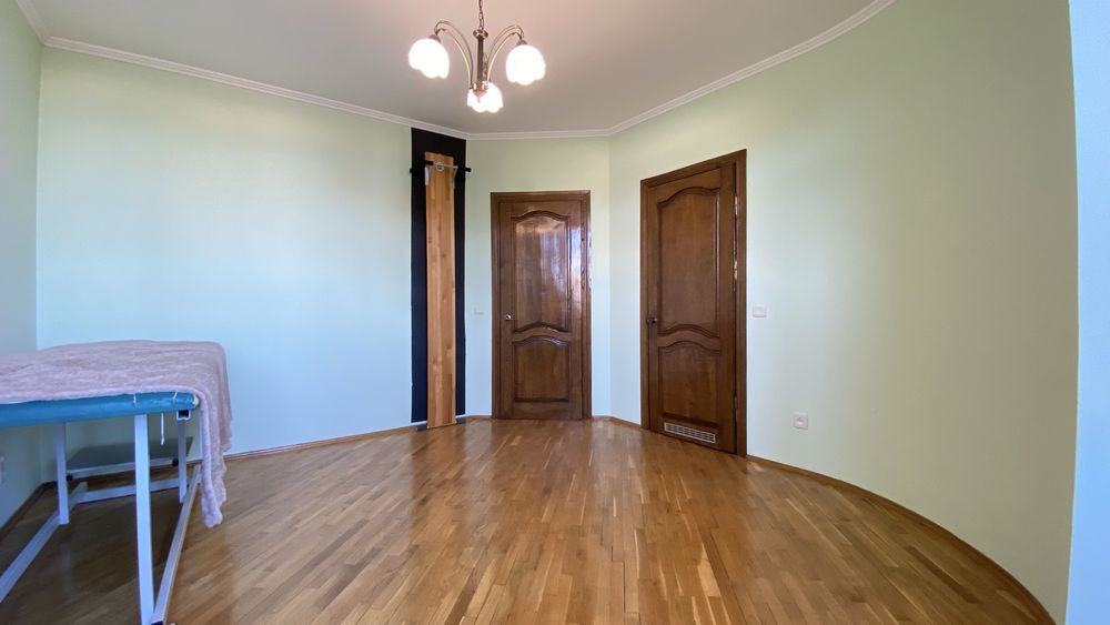 Продаж 4-кімнатної квартири в центрі міста | 130 м² | Камін