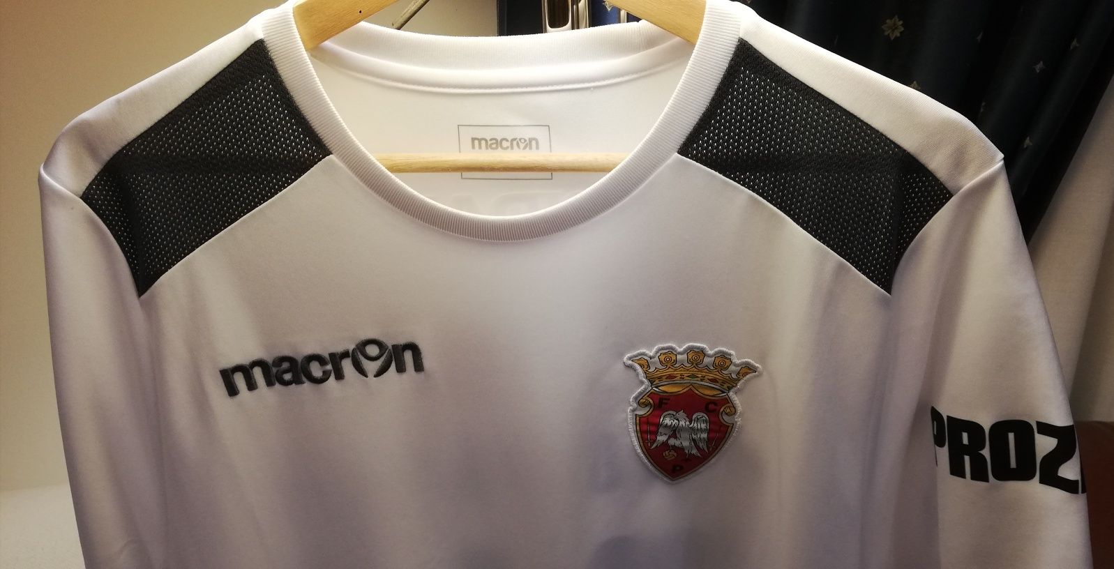 Camisola oficial do Penafiel mais caschecol