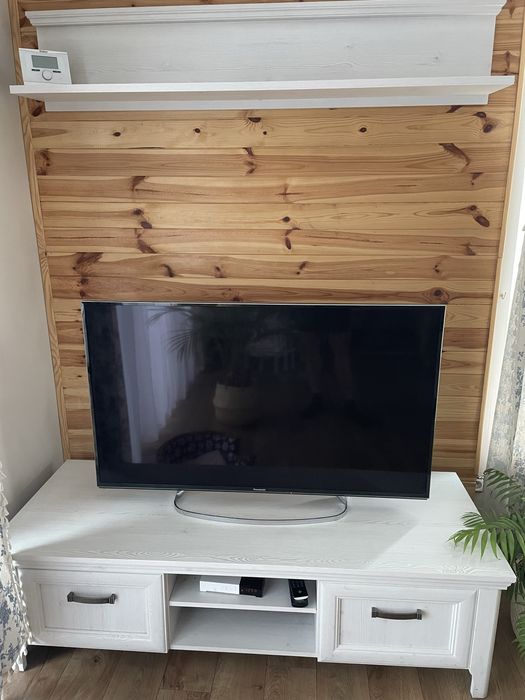 Szafka pod telewizor i półka wisząca