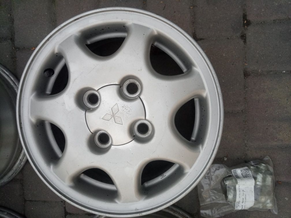 Felgi aluminiowe R14 Mitsubishi Plus śruby