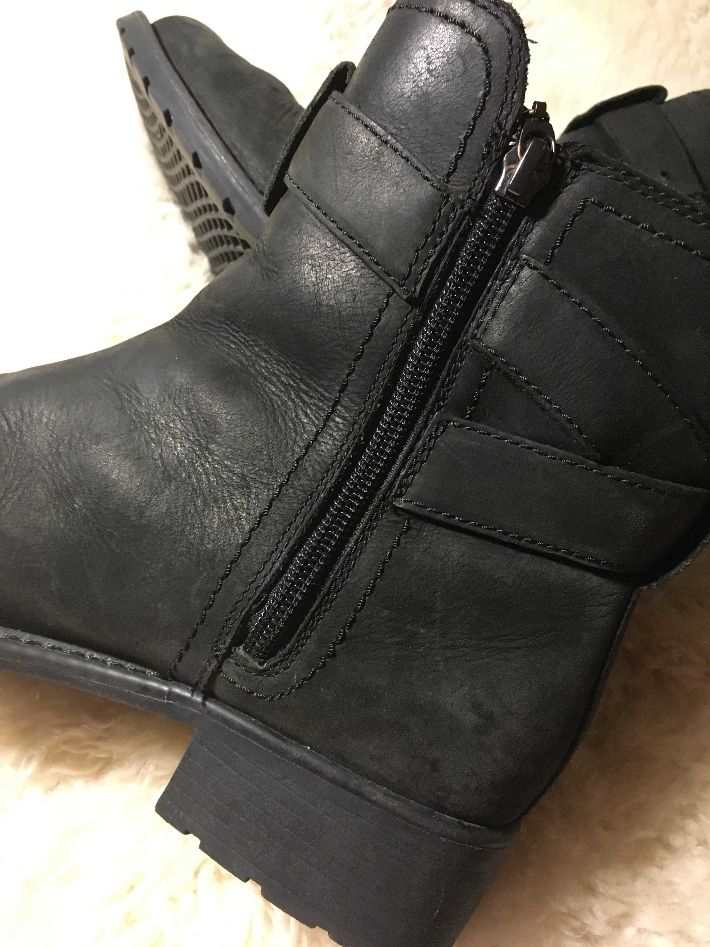 Botas em pele clarks