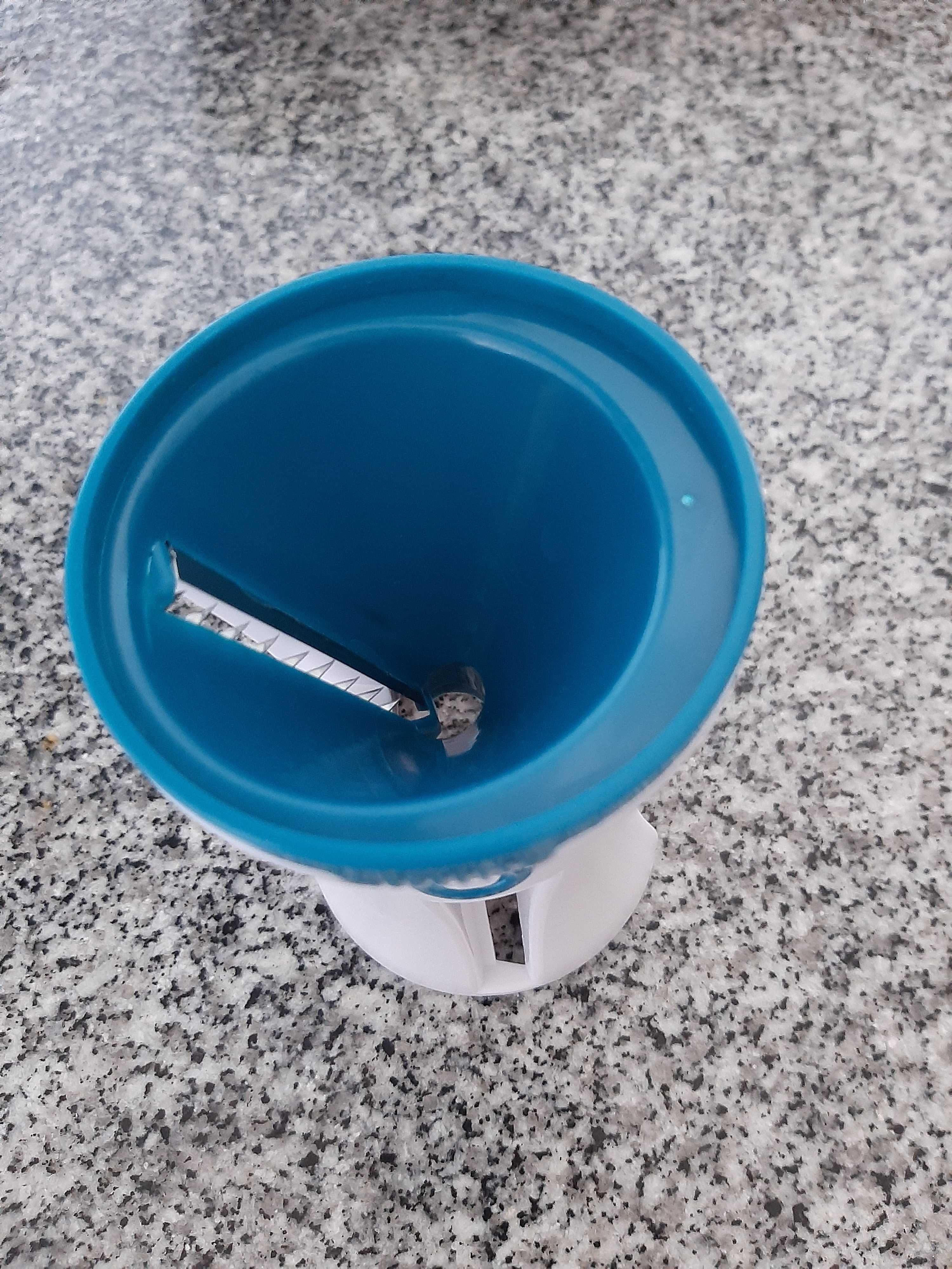 NOVO Ralador de legumes manual