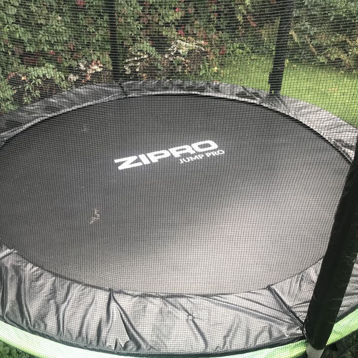 Trampolina ogrodowa ZIPRO Jump Pro z siatką zewnętrzną 8 ft 252cm