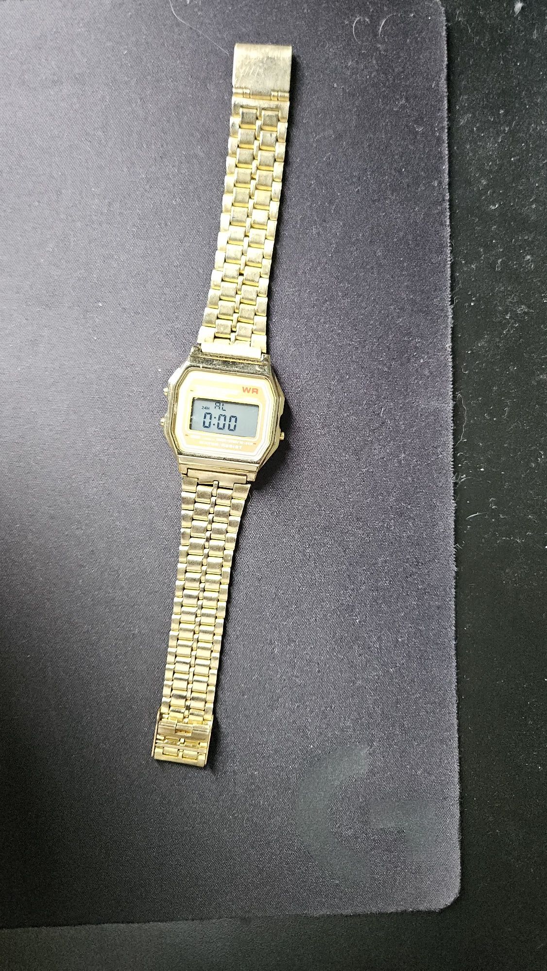 Złoty zegarek casio