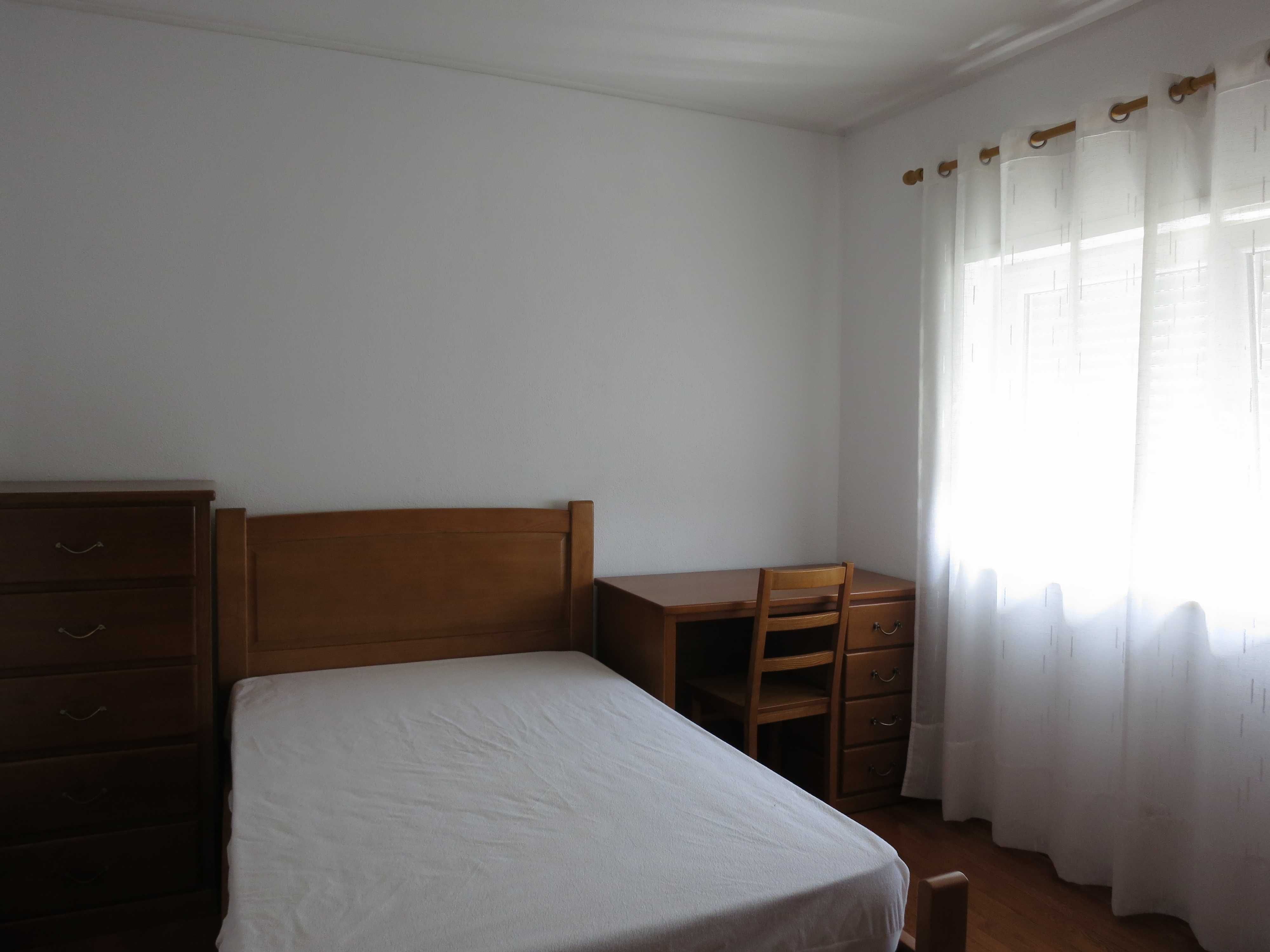 Arrendo quartos a estudantes Universitários