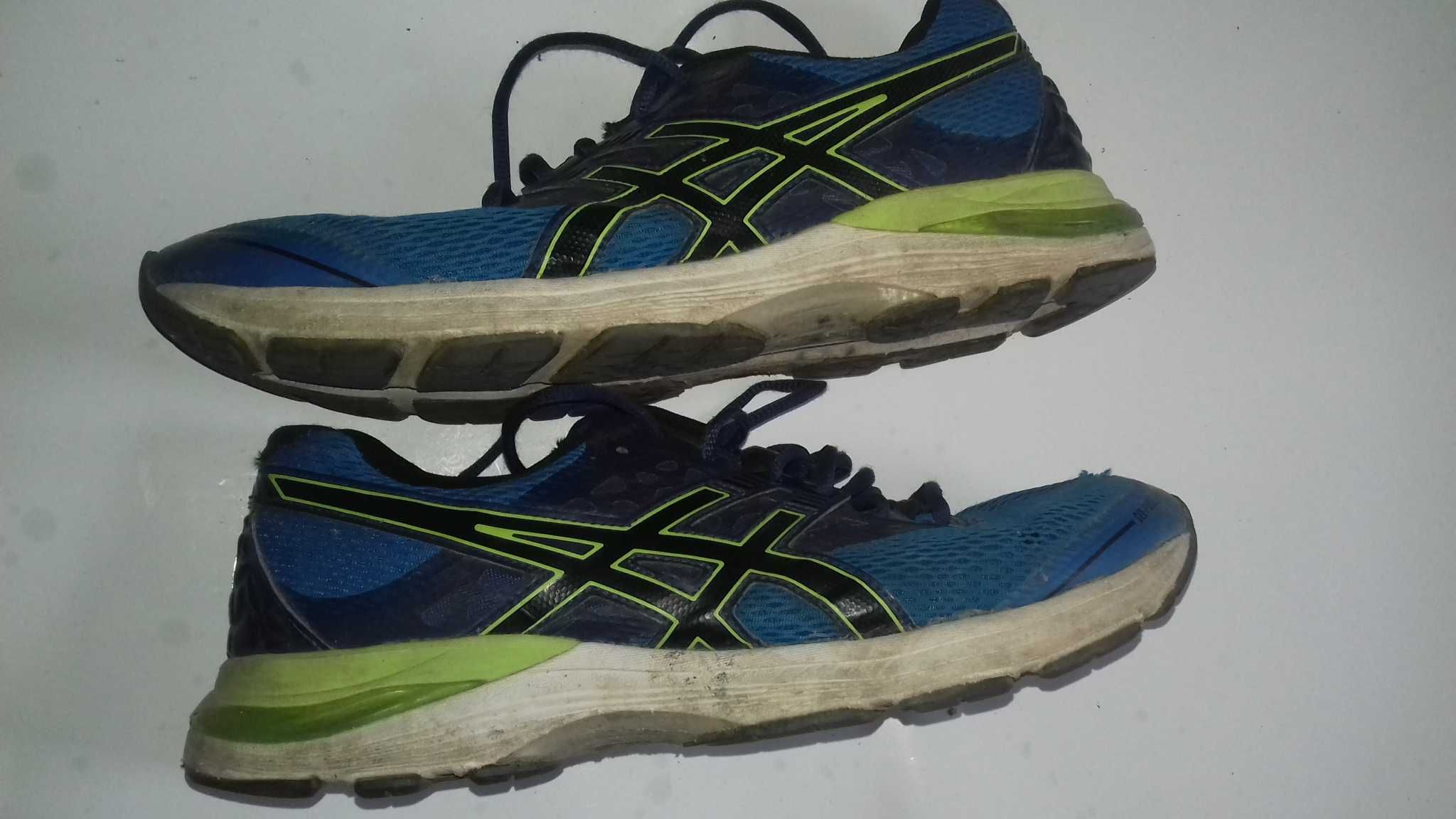 Продам оригінальні спортивні кросівки для бігу ASICS Gel-Nimbus 21