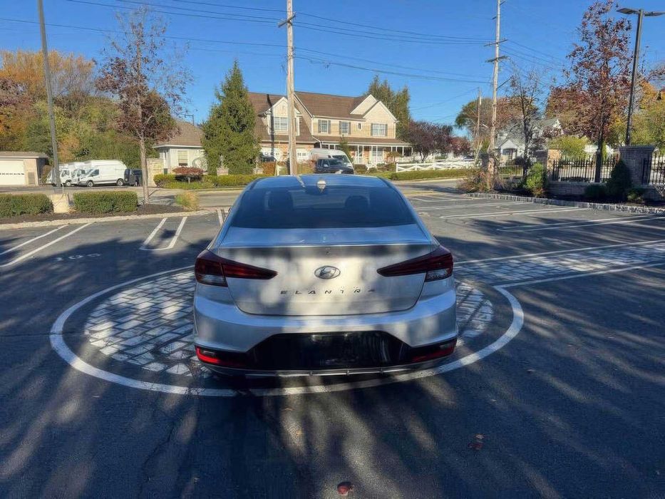 Hyundai Elantra      2019