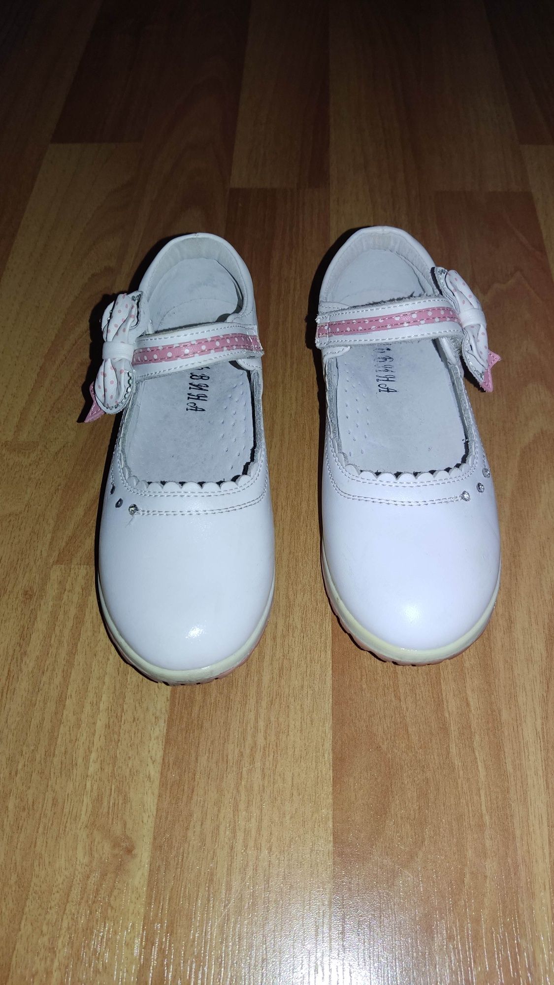 Взуття для дівчинки туфлі