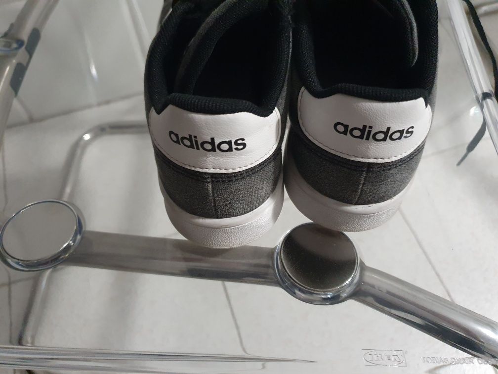 Ténis Adidas pretos