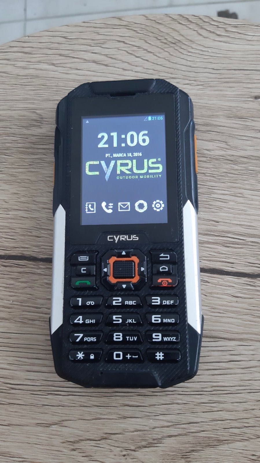 Telefon pancerny outdoor Cyrus CM16 Czarny ekran idealny