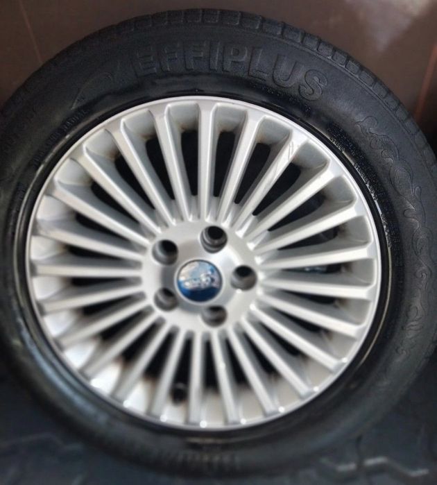 Jantes Ford R16 com pneus 215/55 Furação 5x108