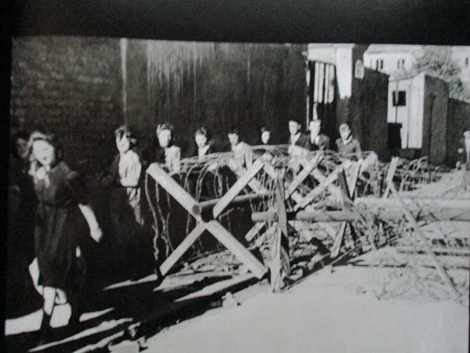 Warszawa w dniach Powstania 1944 / Powstanie / Warszawa