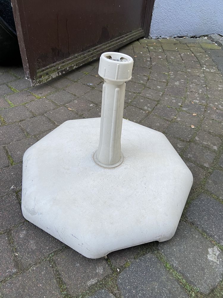 Betonowy stojak na parasol Ikea