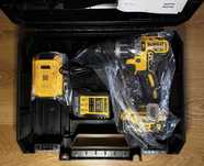 nowa wiertarko-wkrętarka DeWalt DCD796 + 2x5ah