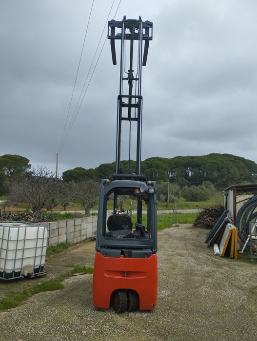 Empilhador Linde E16