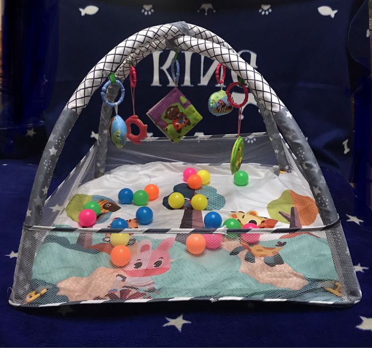 Дитячий розвиваючий килимок-манеж з дугами і кульками
