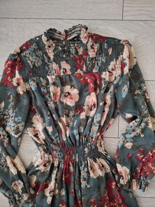 Sukienka w kwiaty Zara rozmiar S