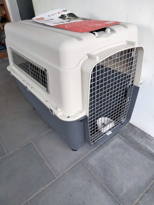 Duży plastikowy transporter na kółkach nowy