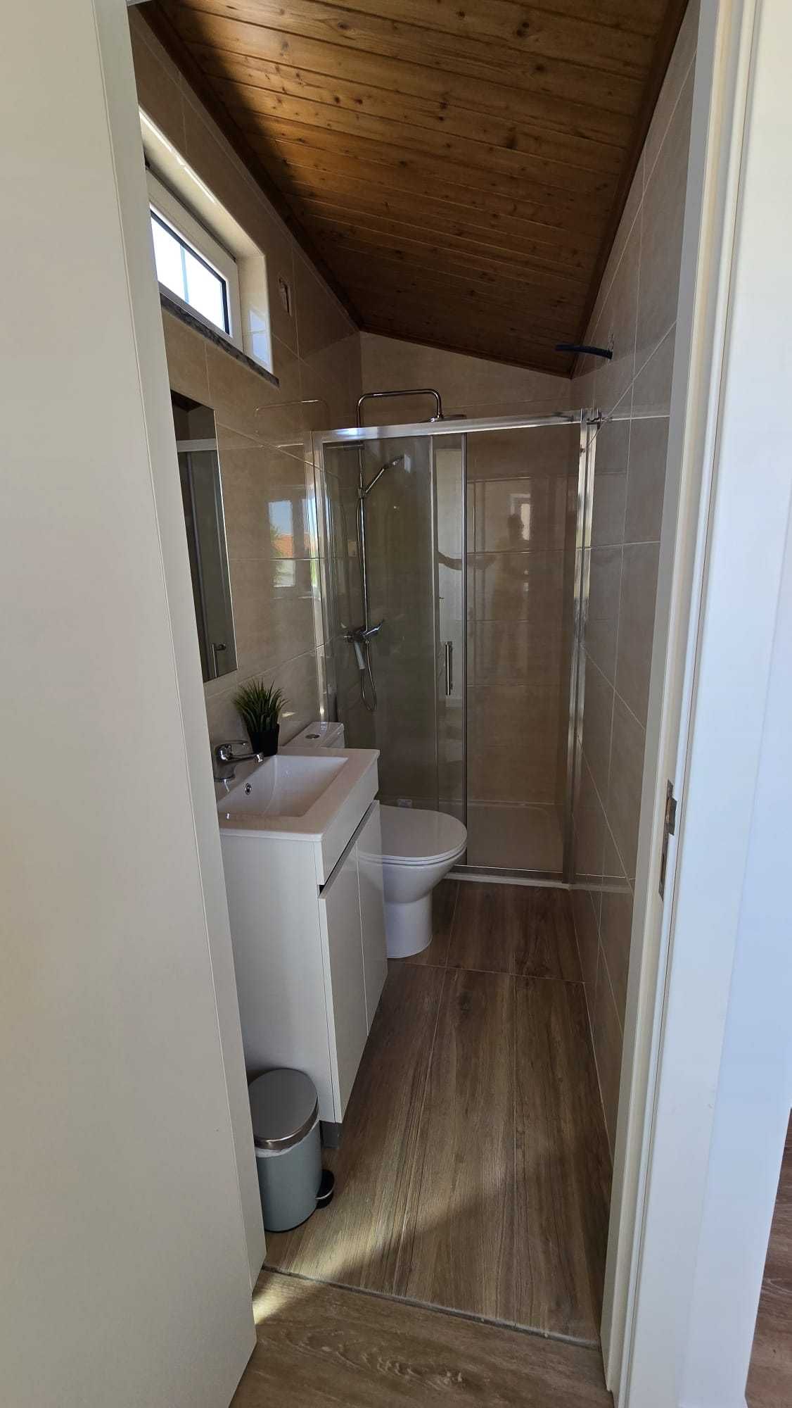 Arrendamento de dois quartos amplos com casa de banho privado