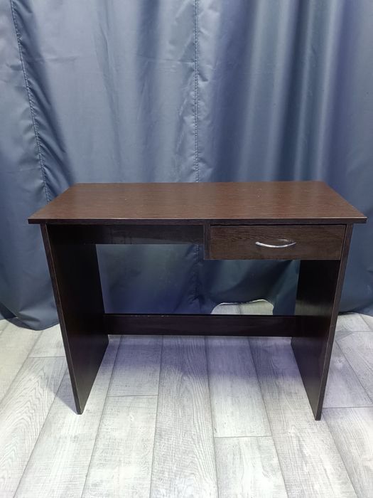 Продам столик з дефектом