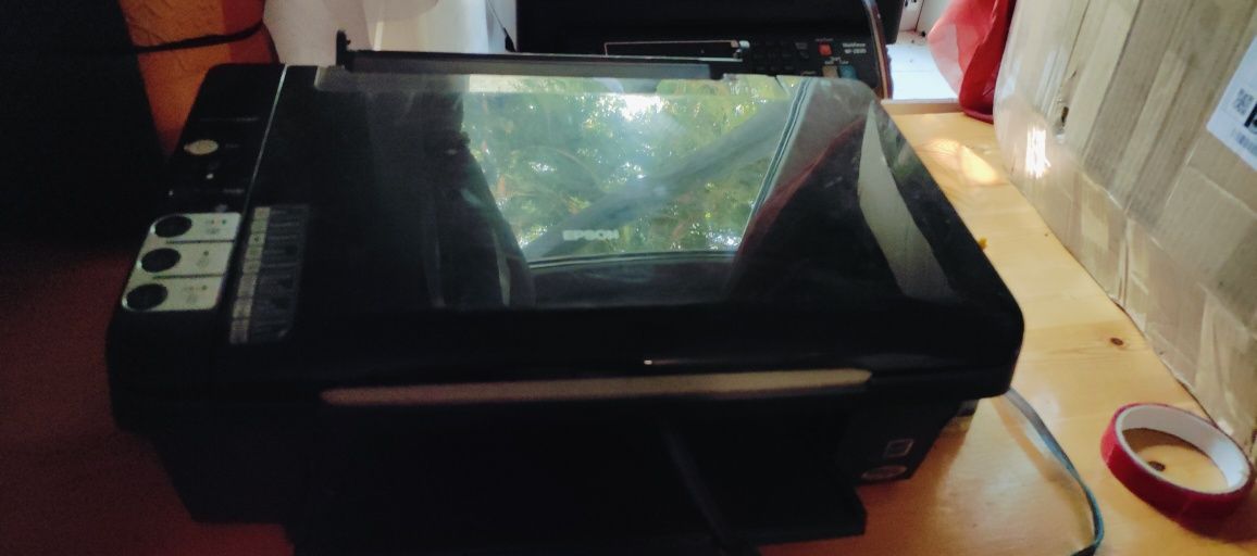 Принтер Epson cx4300 з СМПЧ.

Довго стояв пару років, без шнурів, не