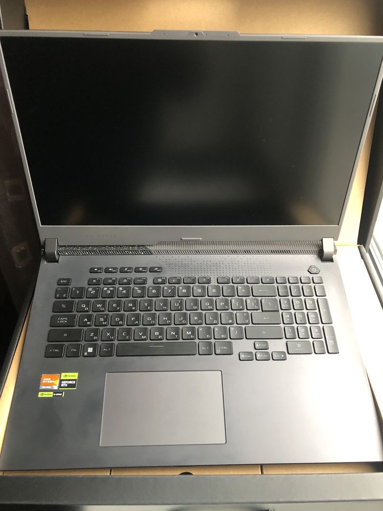 ASUS ROG Strix G17 G713PV- LL043-Ryzen 9 7945HX, 64 GB RAM