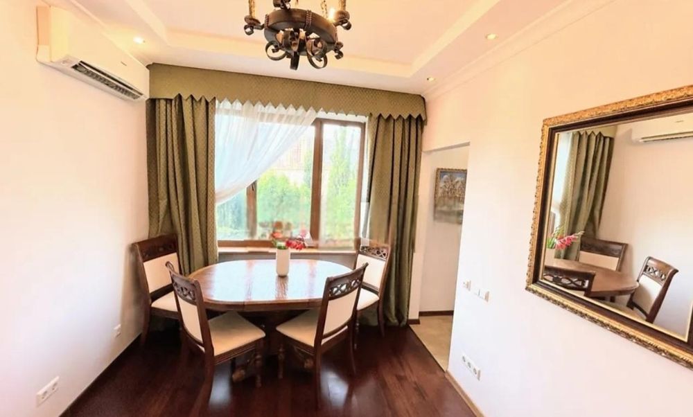 Центр Оренда 2к квартири метро Печерська бульвар Лесі Українки 24