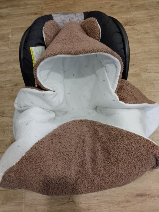 Otulacz zimowy do fotelika samochodowego