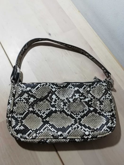 Mala tipo bolsa a imitar cobra