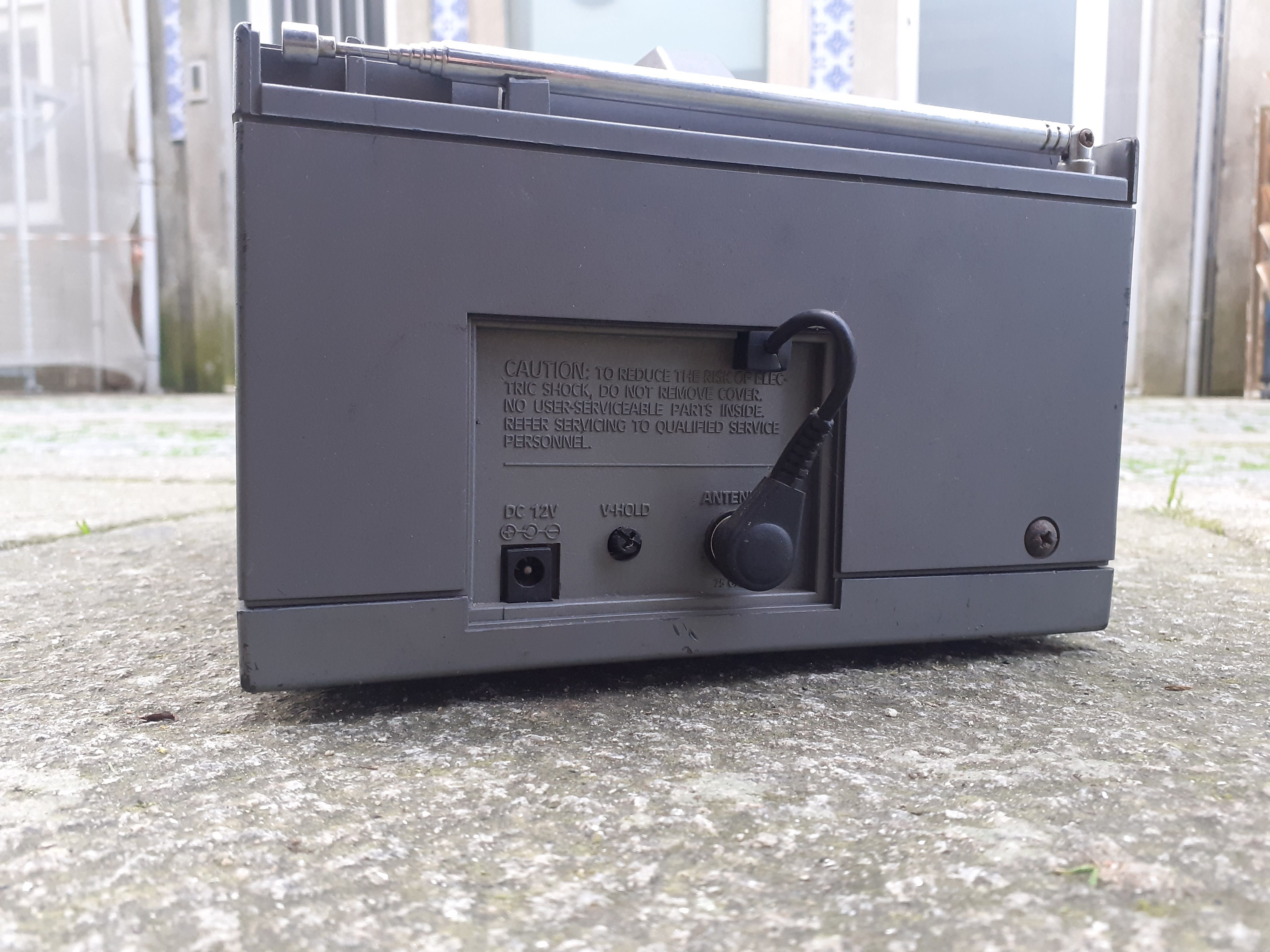 Deluxe 5" Portable BAW TV-AMIFM Radio