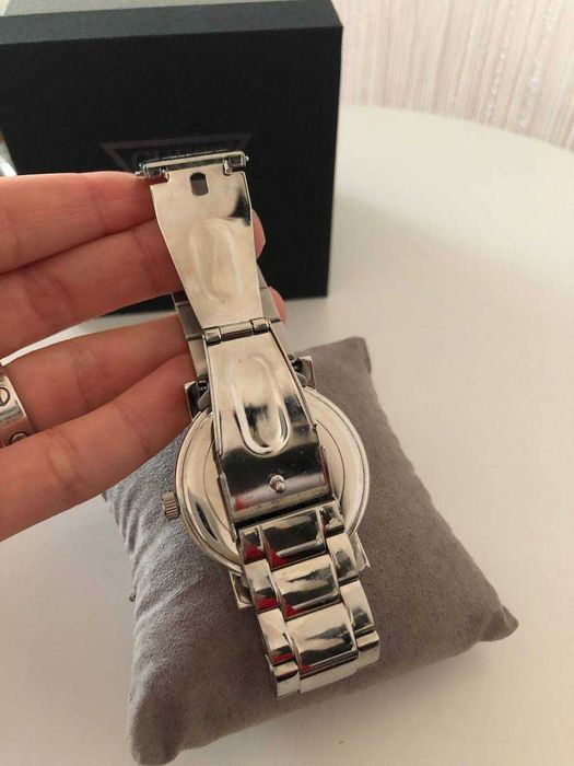 1000 грн знижки. Акція. Оригінальний годинник Guess W1006L1