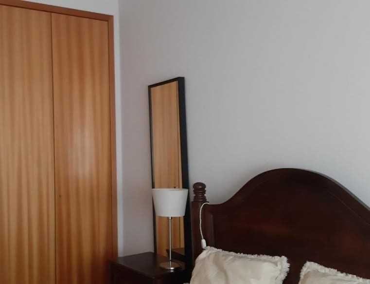 Alugo quarto em Braga a menina estudante
