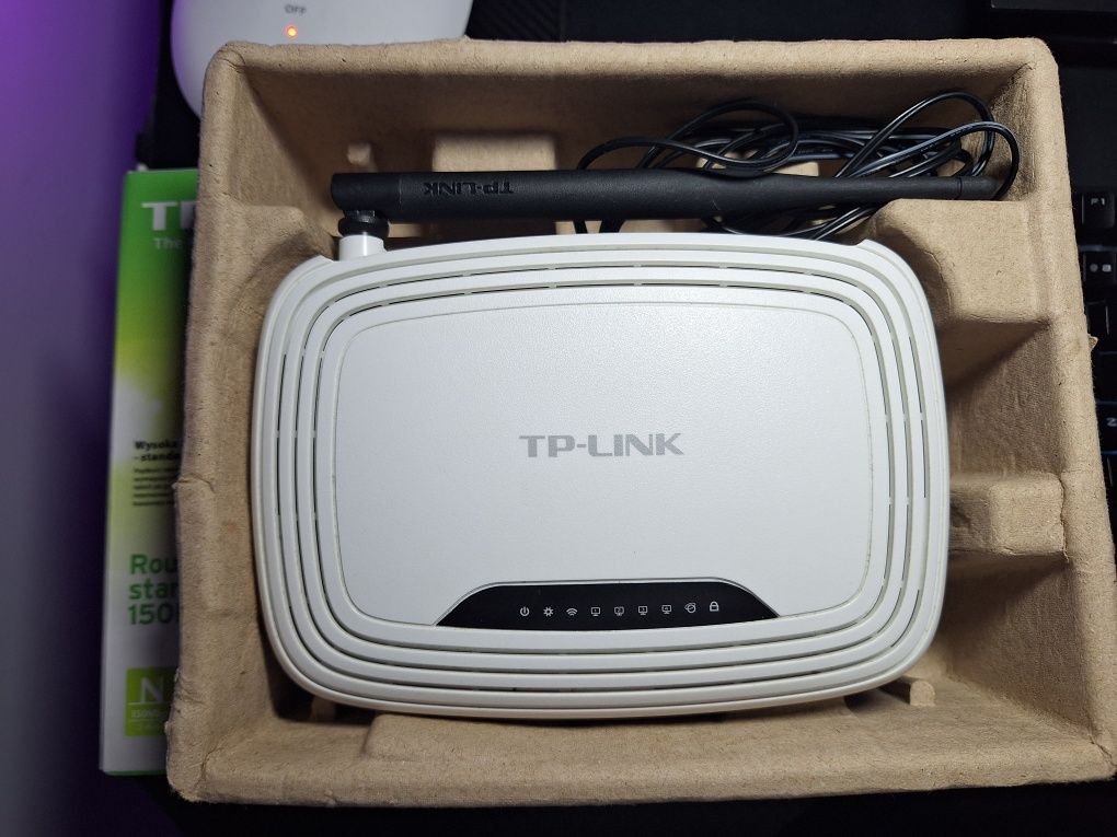 Router TP-LINK TL-WR740N

W zestawie:

router

zasilac