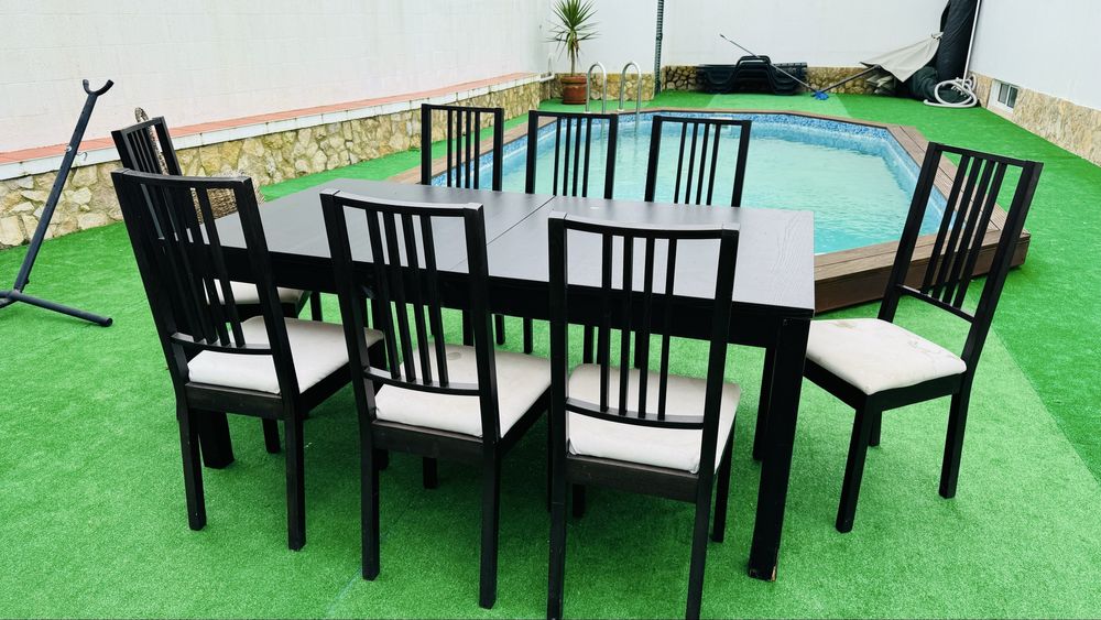 Mesa com 8 cadeiras