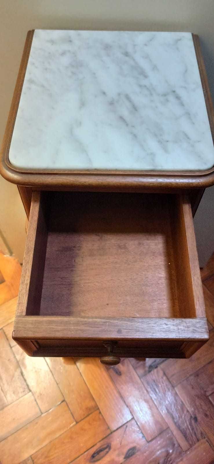 Mesa de canto antiga