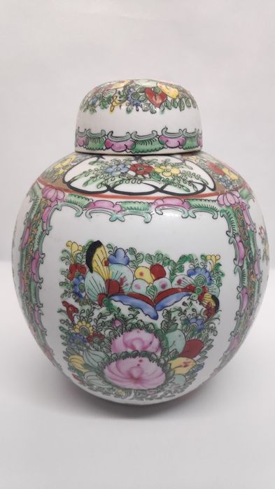 Pote oriental redondo com tampa